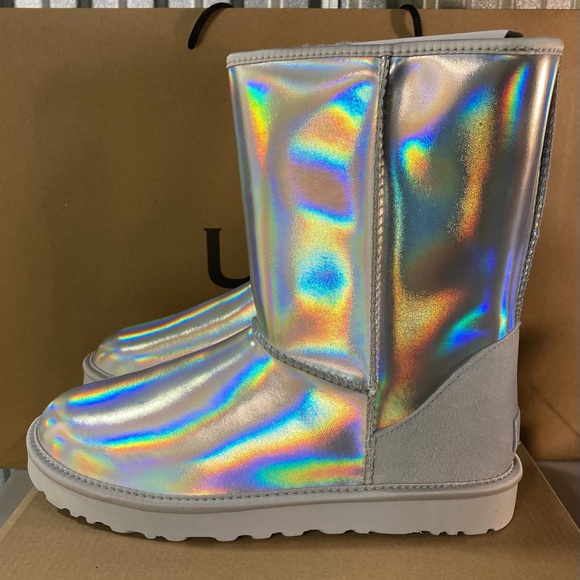 Ugg Australia  Women's Classic Short  Iridescent  Boots Size 6 NIB - Picture 1 of 4